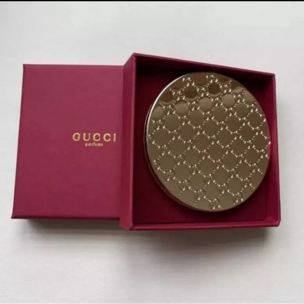 “Gucci” Gold Embossed Compact Mirror in a Gift Box. - Picture 5 of 6